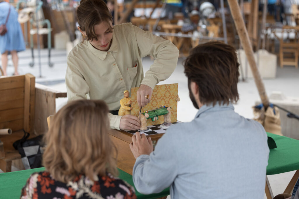 The Chair, the wig and the sheep door Rosa Vrij @Cultura Nova - (c) Luc Lodder
