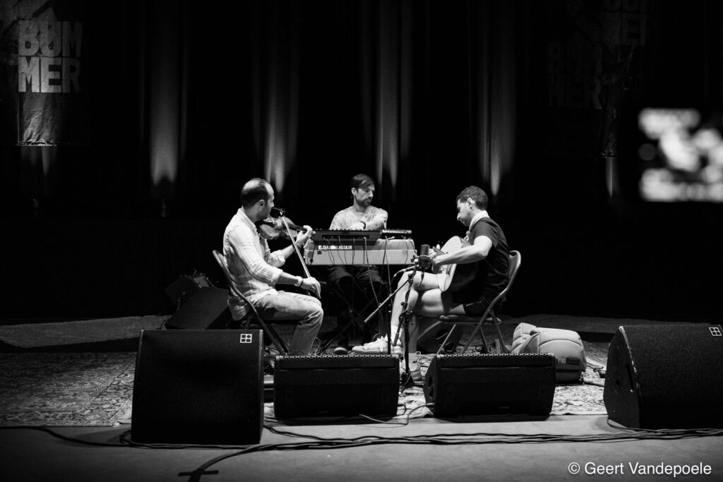 The Handover - (c) Geert Vandepoele