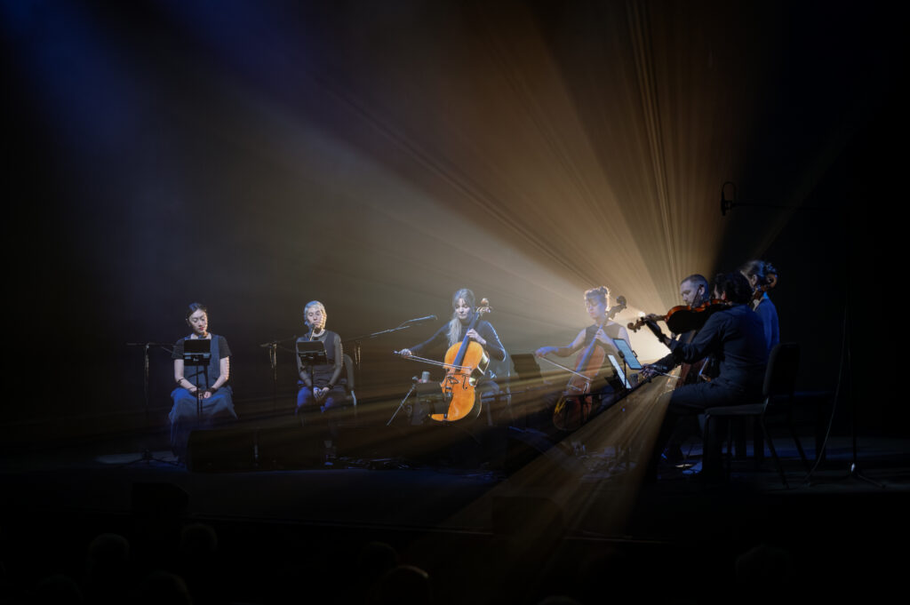 Hildur Guðnadóttir gaat diep met ‘Where to From’ Where to From @Holland Festival - (c) David Hup