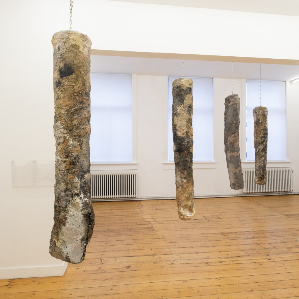 Leyla Aydoslu - ‘Hellen Müllers Balcony’ in FRED&FERRY (2024), foto Tomas Uyttendaele